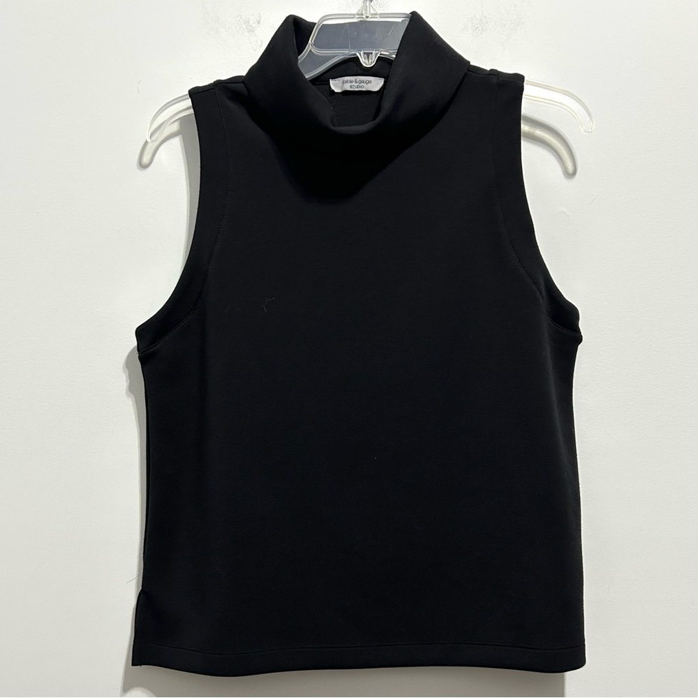 Cable & Gauge Studio Women’s Black Sleeveless Fitted Top